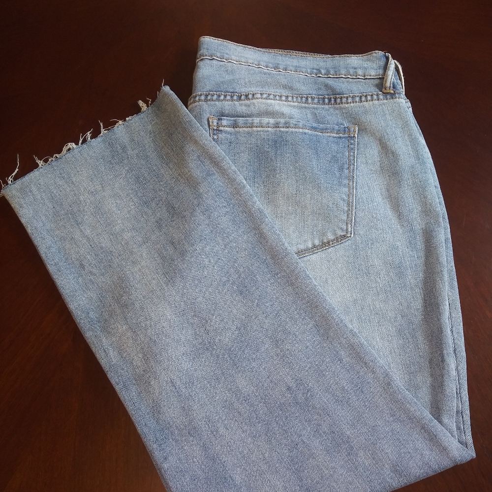 OLD NAVY FLARE ANKLE JEANS (NWOT)